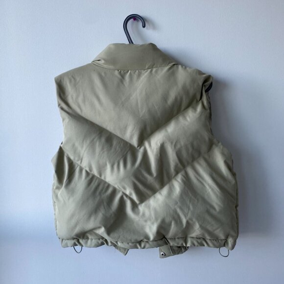 De Base Cropped Puffer Vest - Picture 10 of 10